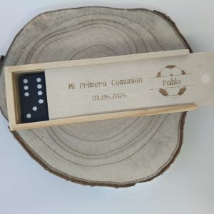 Dominó grabado