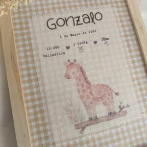 Marco natalicio personalizado con revelado en lino